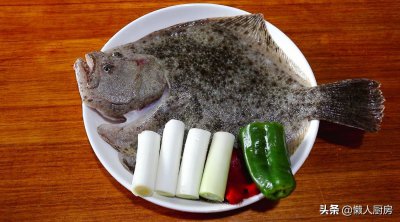 ​清蒸多宝鱼的做法家庭版（这是清蒸多宝鱼的做法，一定要开水上锅蒸，蒸鱼的时