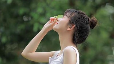 幽默回复对方说的谢谢,让女生笑出声的高情商回复